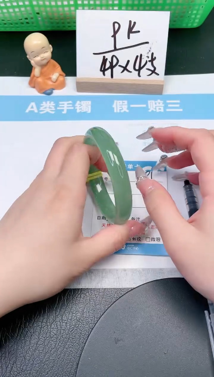 【闪购商品】石英质玉手镯未镶嵌181-62