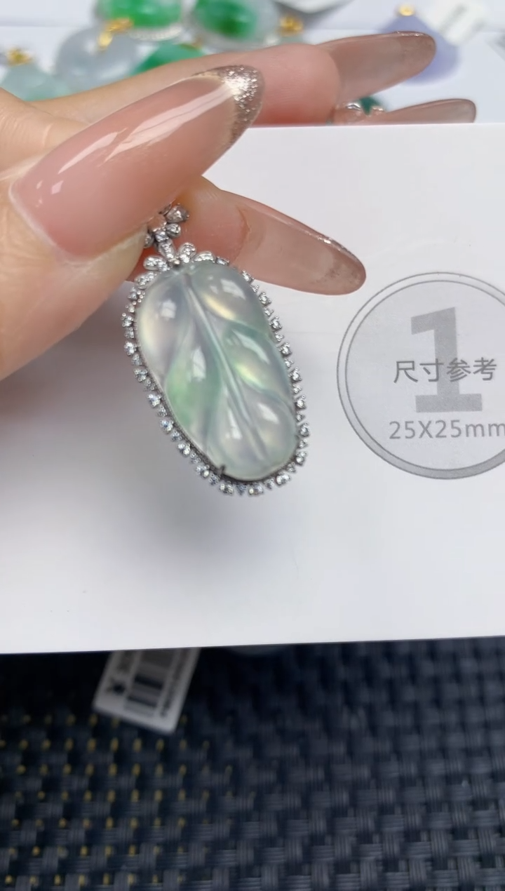 颈饰18K金镶嵌翡翠天然缅甸A货翡翠百元以上9元证书费自理