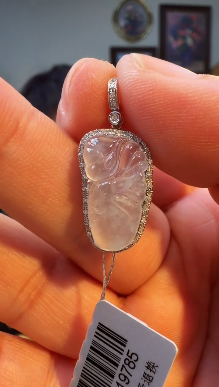 颈饰18K金镶嵌翡翠吊坠