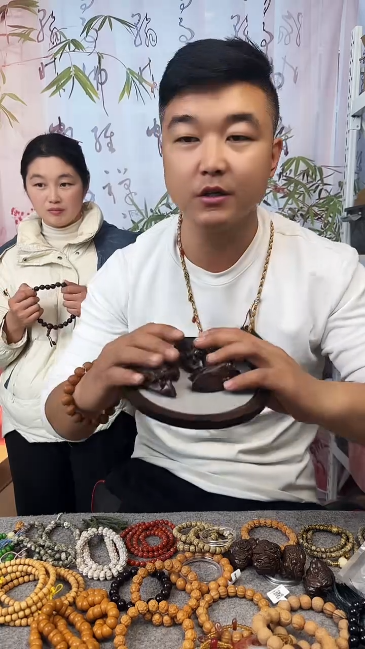 乌木类蝉手把件   