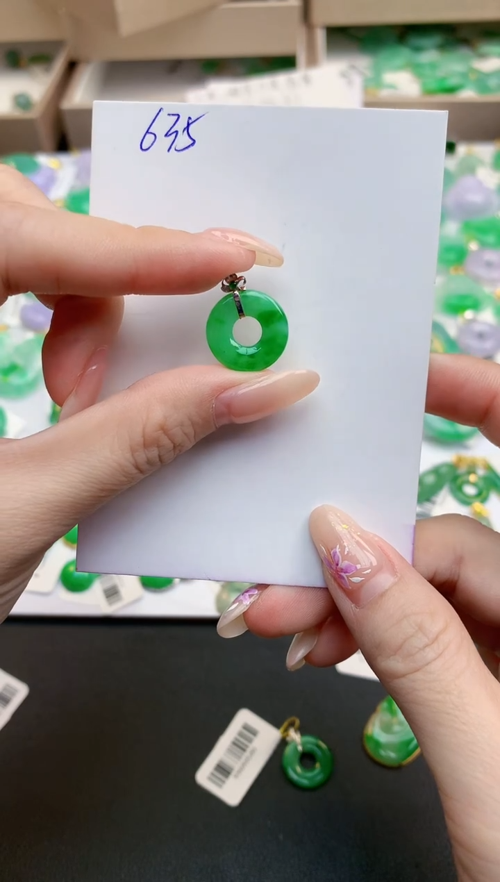 颈饰18K金镶嵌翡翠天然缅甸A货翡翠