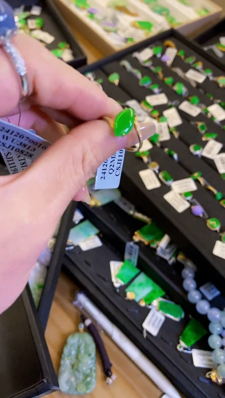 【闪购商品】翡翠颈饰18K金镶嵌戒指