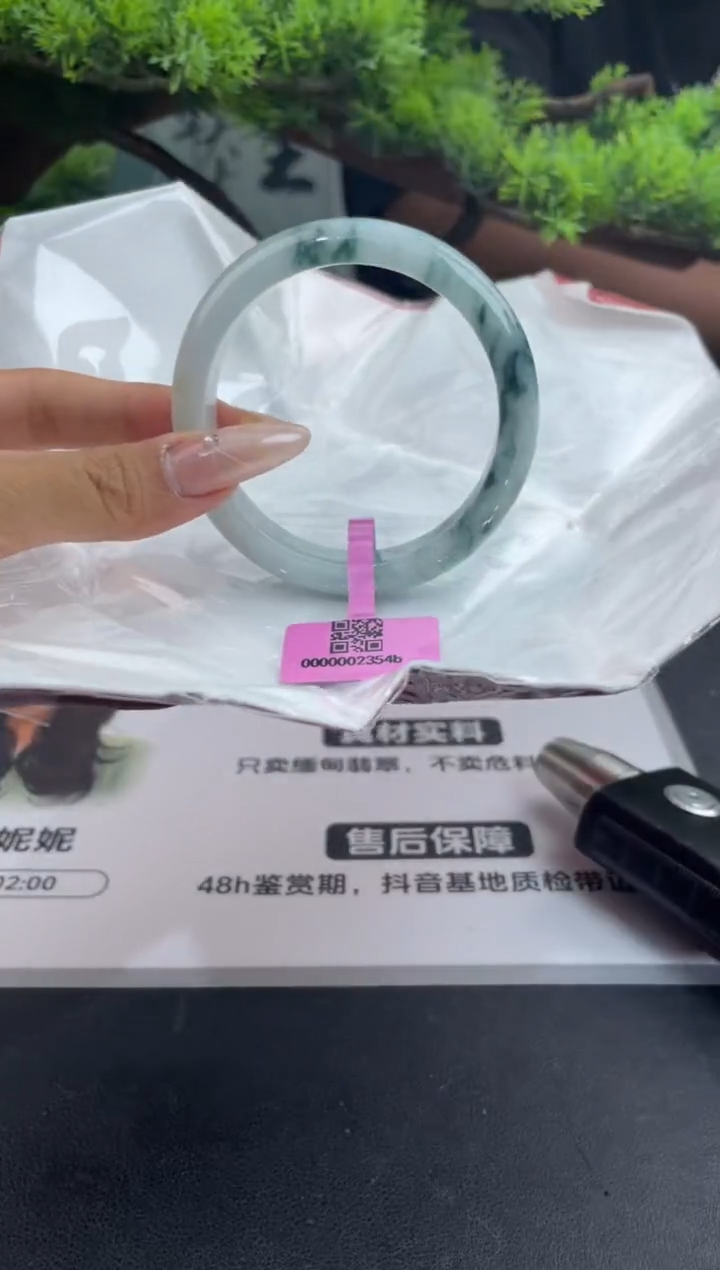 翡翠未镶嵌手镯5翡翠手镯