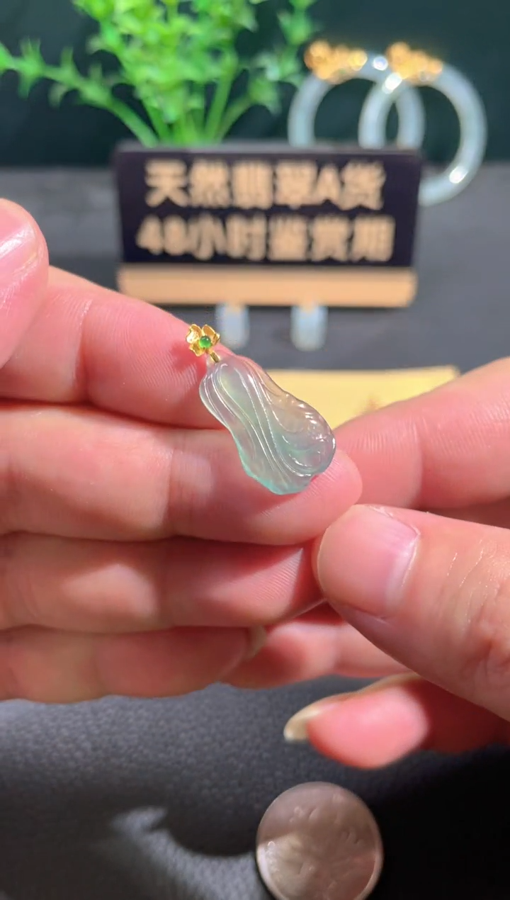 翡翠18K金镶嵌颈饰翡翠