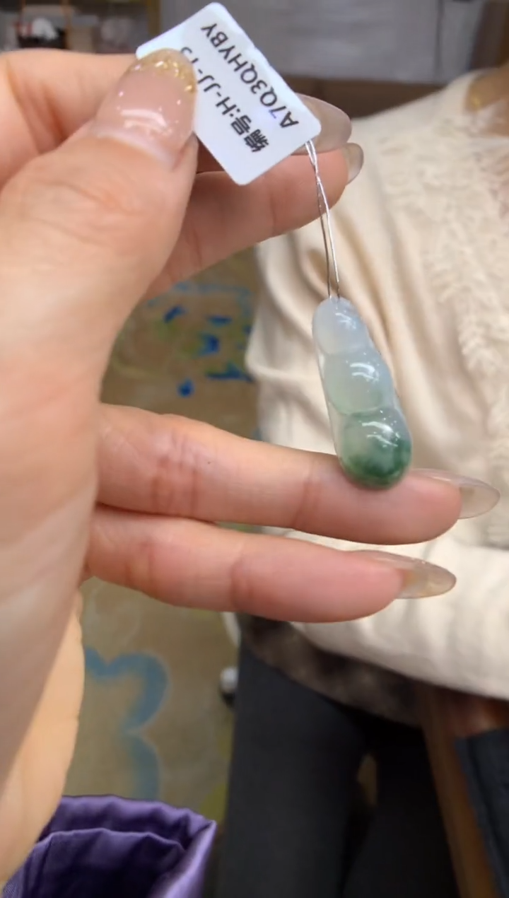 【闪购商品】翡翠颈饰未镶嵌福豆