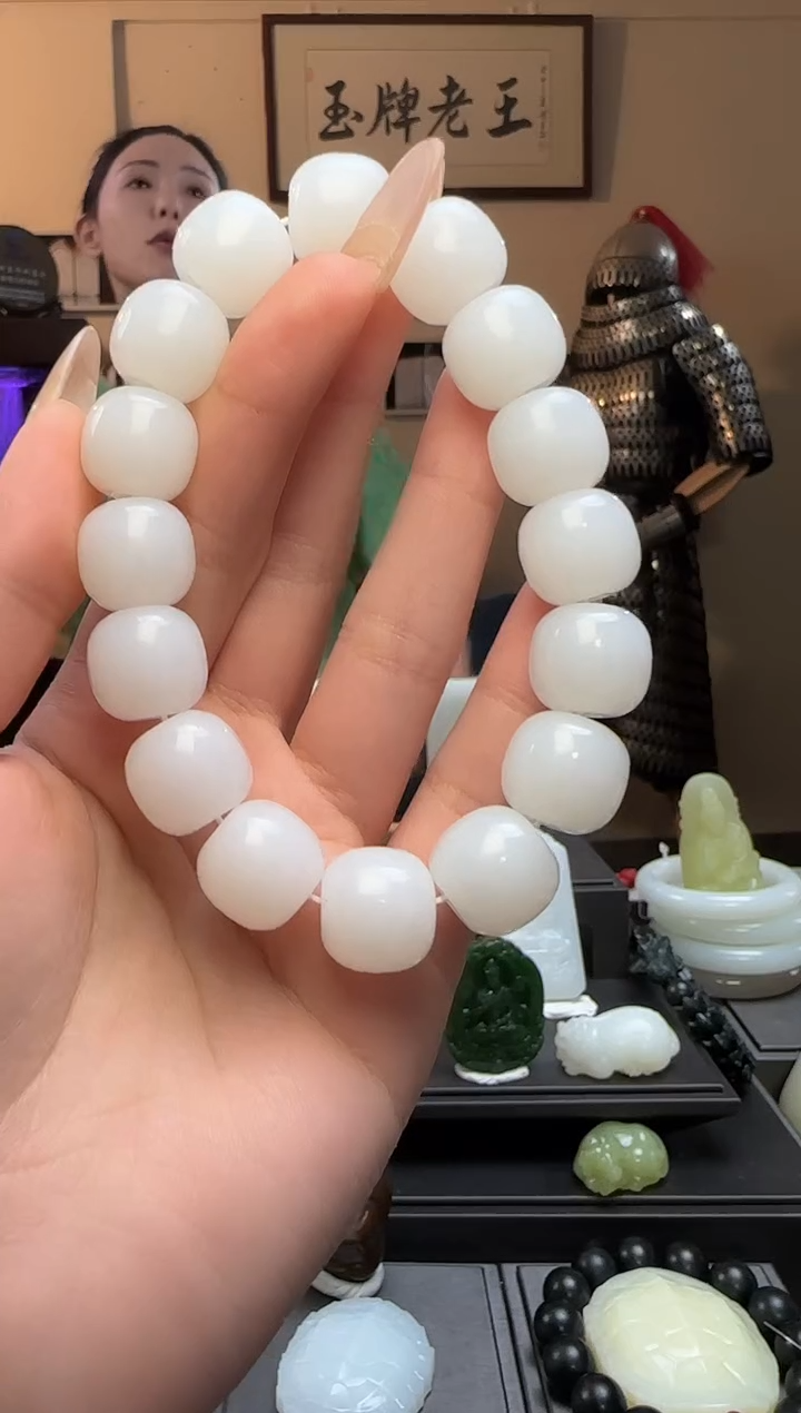 【闪购商品】和田玉老型珠未镶嵌手串