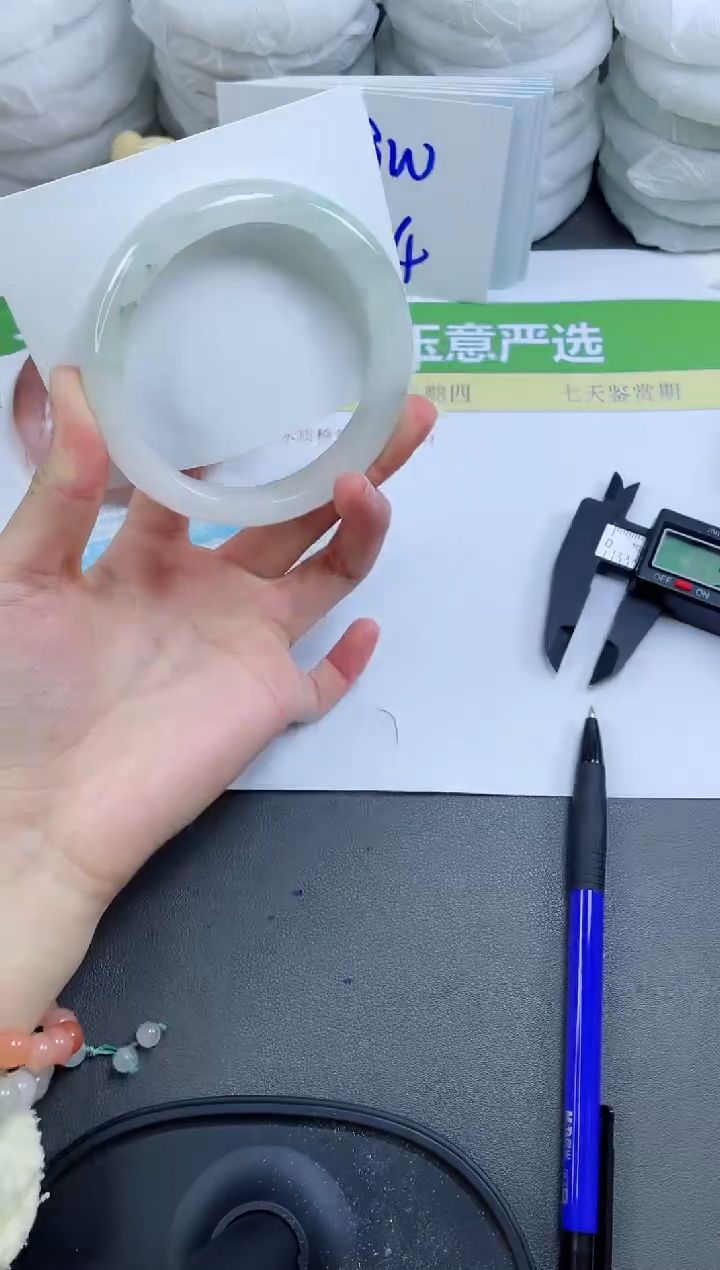 【闪购商品】石英质玉手镯未镶嵌163-64.5