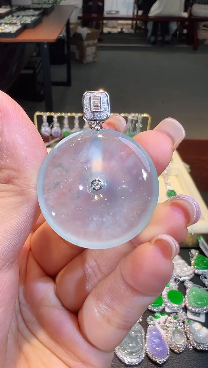 【闪购商品】翡翠吊坠(不含链)18K金镶嵌翡翠