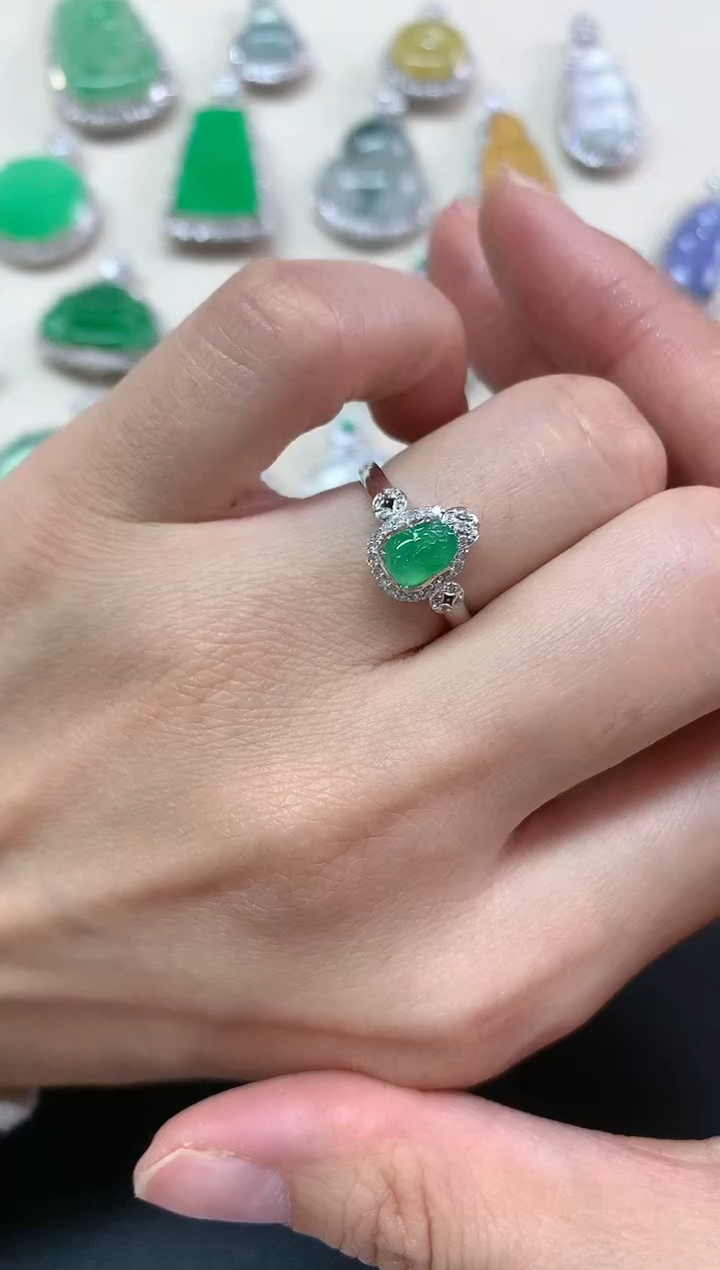 【闪购商品】翡翠戒指18K金镶嵌D65|5800