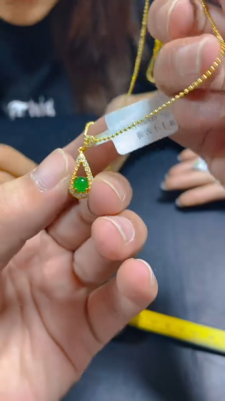 【闪购商品】翡翠吊坠(赠链)未镶嵌0280127698/多样性发一