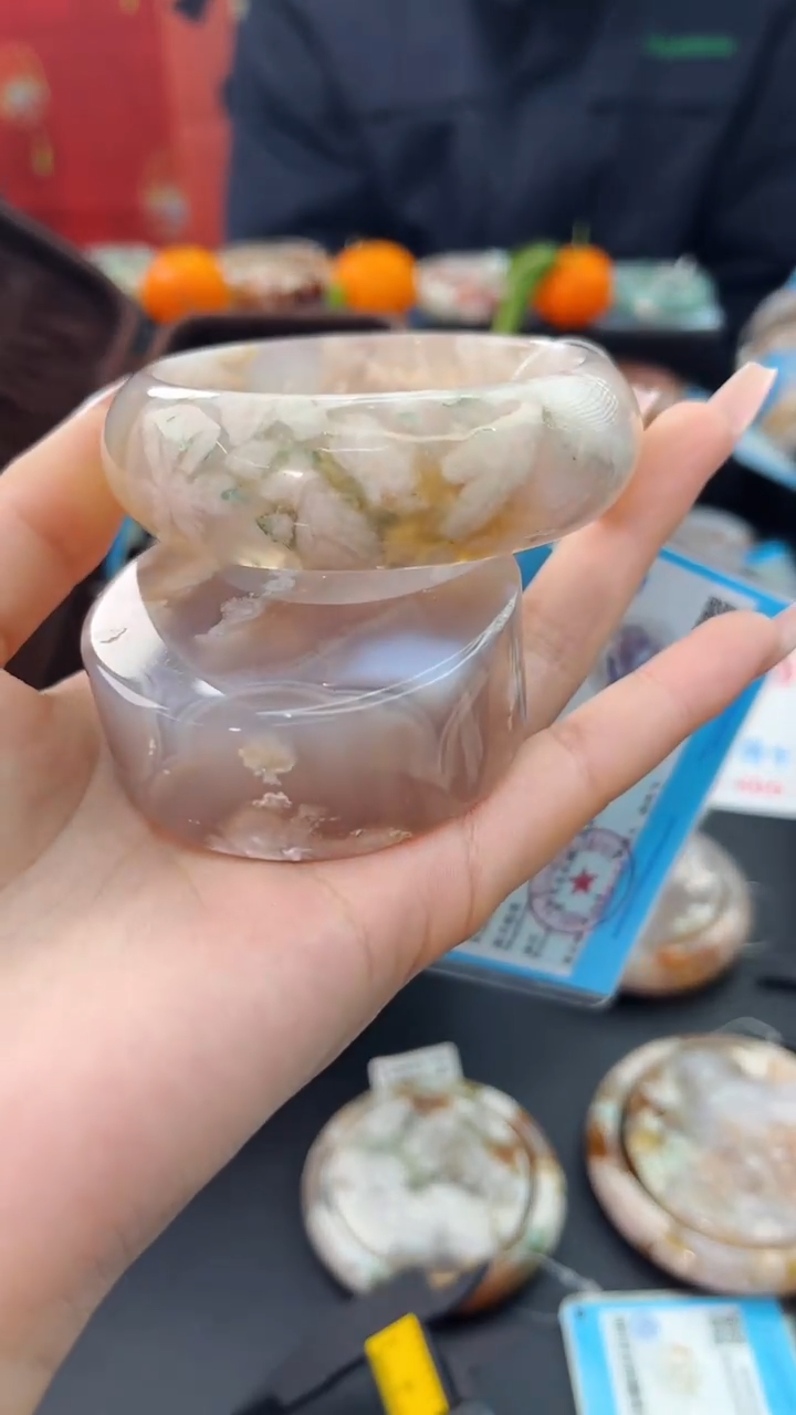 【闪购商品】石英质玉手镯未镶嵌赠送镯心（54圈口）