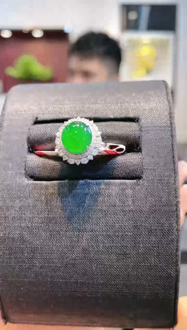 【闪购商品】翡翠颈饰18K金镶嵌A31天然A货翡翠戒指