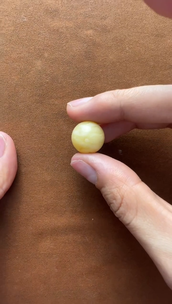 【闪购商品】蜜蜡裸石未镶嵌俄料微瑕圆珠15.2mm1.968克