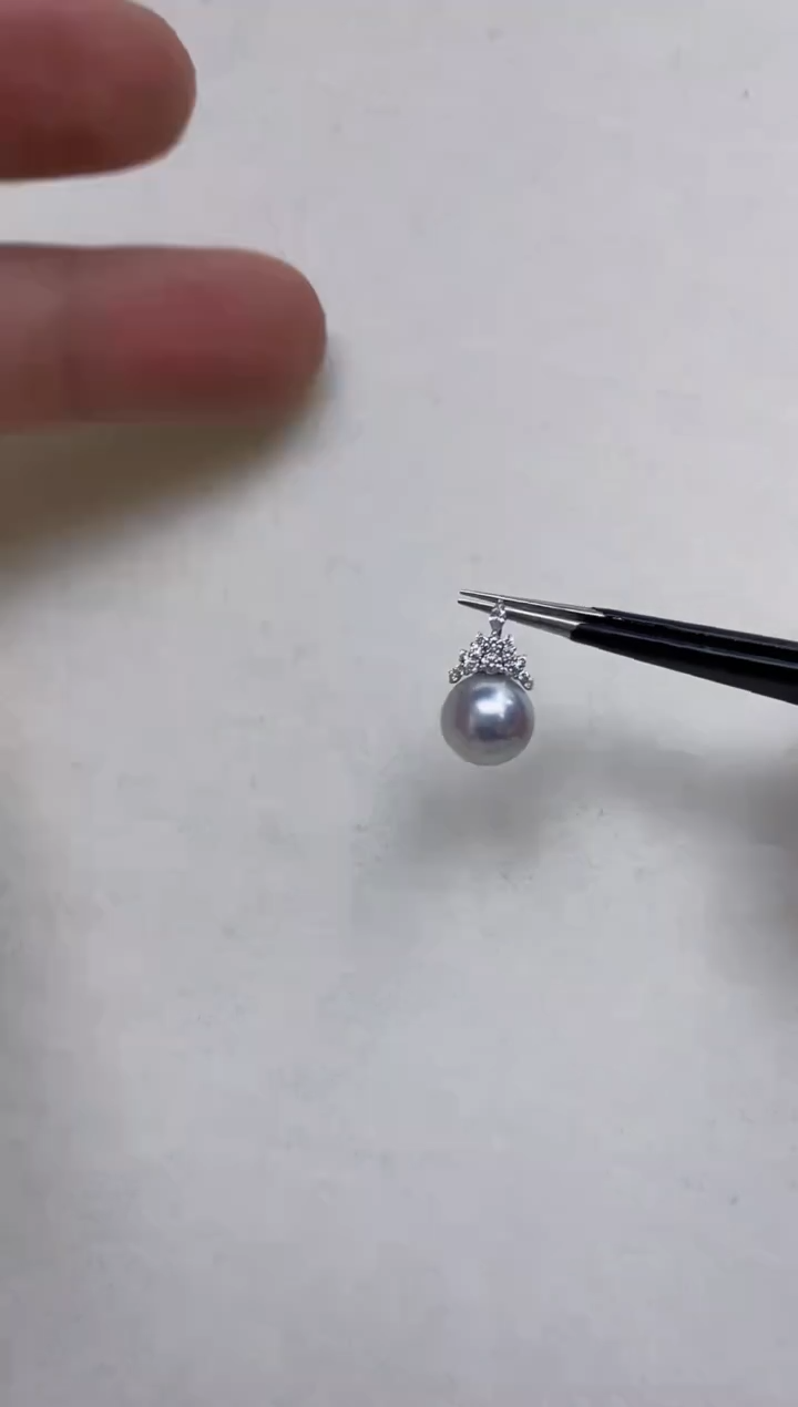 颈饰18K金镶嵌海水珍珠  