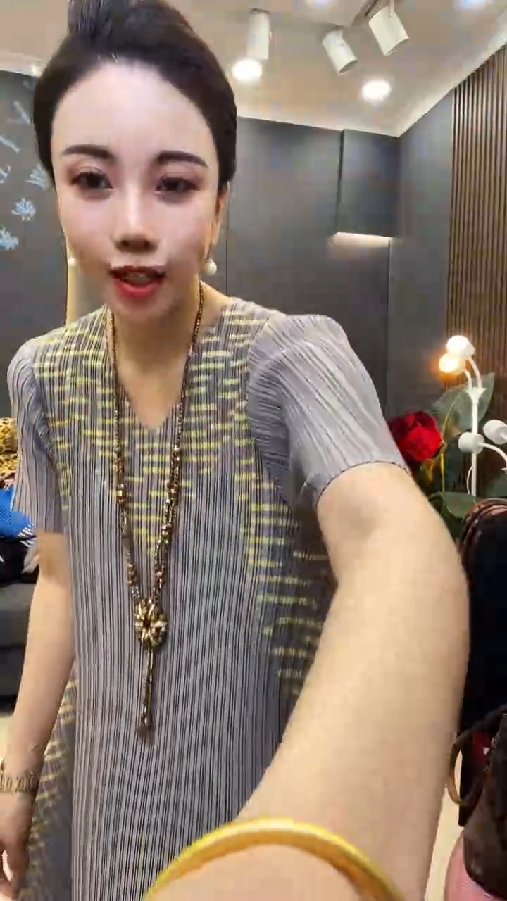 聚酯纤维（涤纶）灰色烫金裙