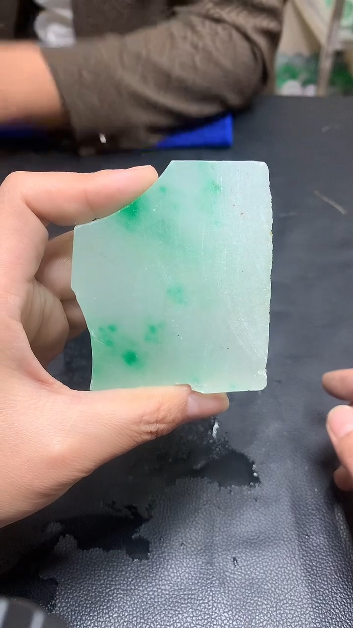 玉冰飘绿花边角毛坯