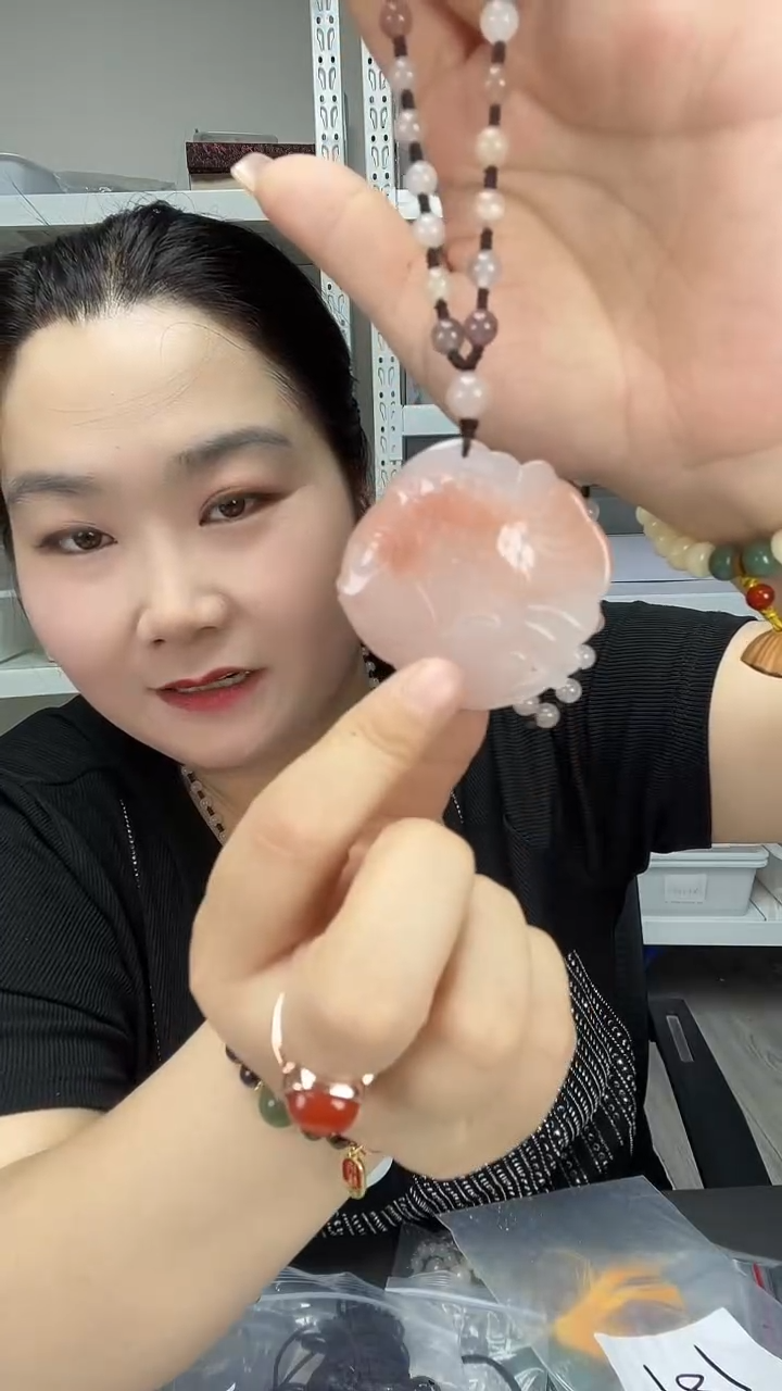 石英质玉桃花酿大鱼未镶嵌桃花酿大鱼