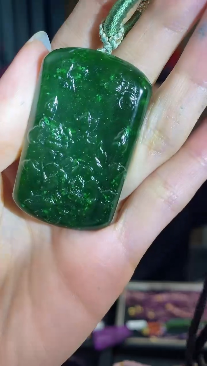 【闪购商品】和田玉吊坠(赠链)未镶嵌883多样性发其一