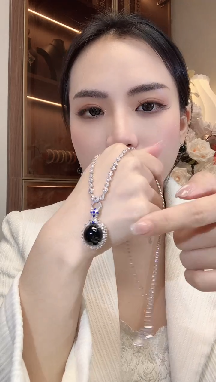 【闪购商品】翡翠吊坠(不含链)18K金镶嵌D60