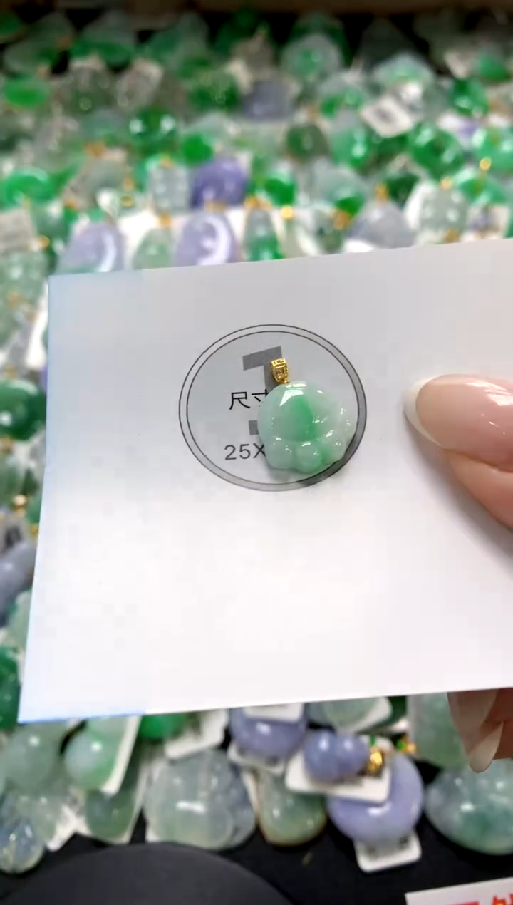 翡翠18K金镶嵌颈饰1111111111111111