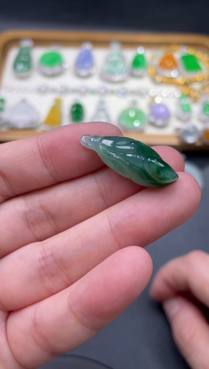 【闪购商品】翡翠颈饰未镶嵌82.........