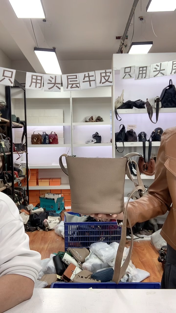 头层牛皮清货真皮 新水桶卡其