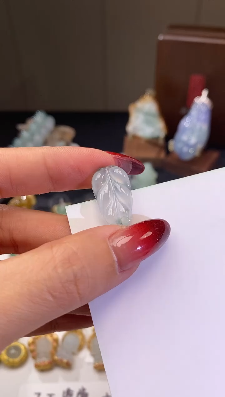 【闪购商品】翡翠颈饰未镶嵌叶子