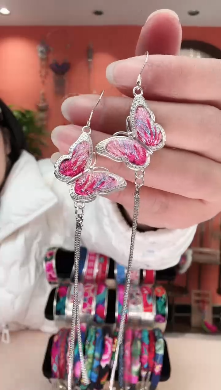 织绣非遗手工苗绣刺绣首饰23