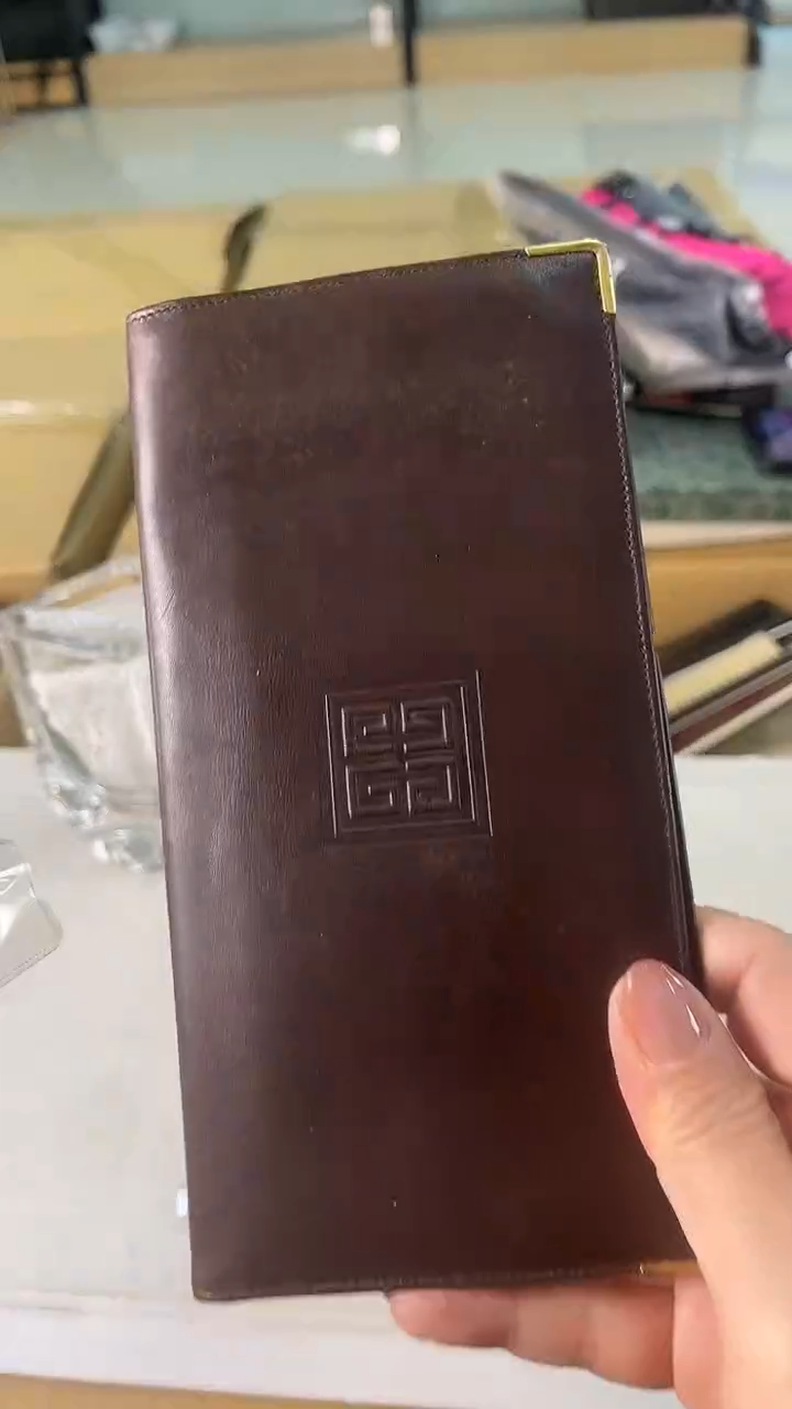 锦纶老****?中古杂项默认微瑕，满18包邮