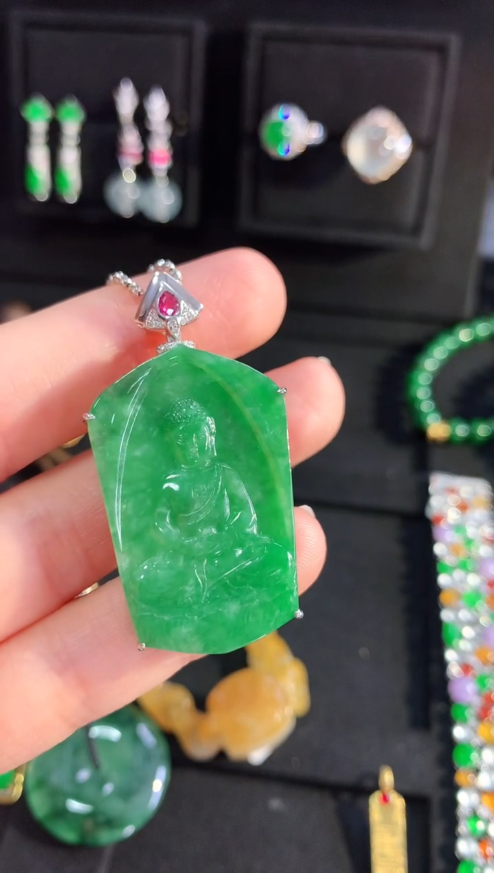 【闪购商品】翡翠吊坠(不含链)18K金镶嵌吊坠