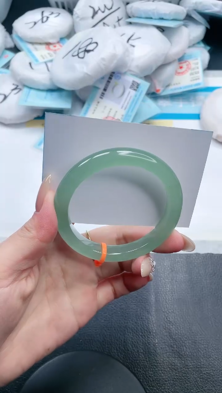 【闪购商品】石英质玉手镯未镶嵌17V143-56