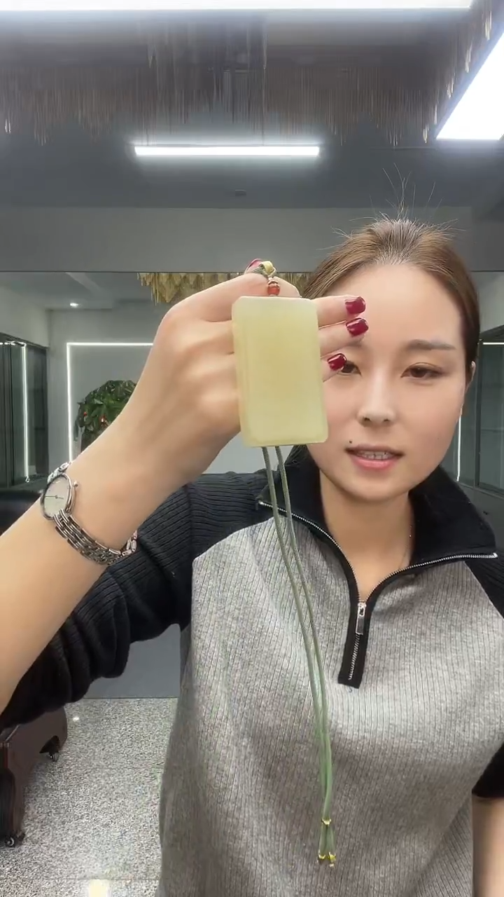 黄****儿黄冰无事牌多样性发货一件