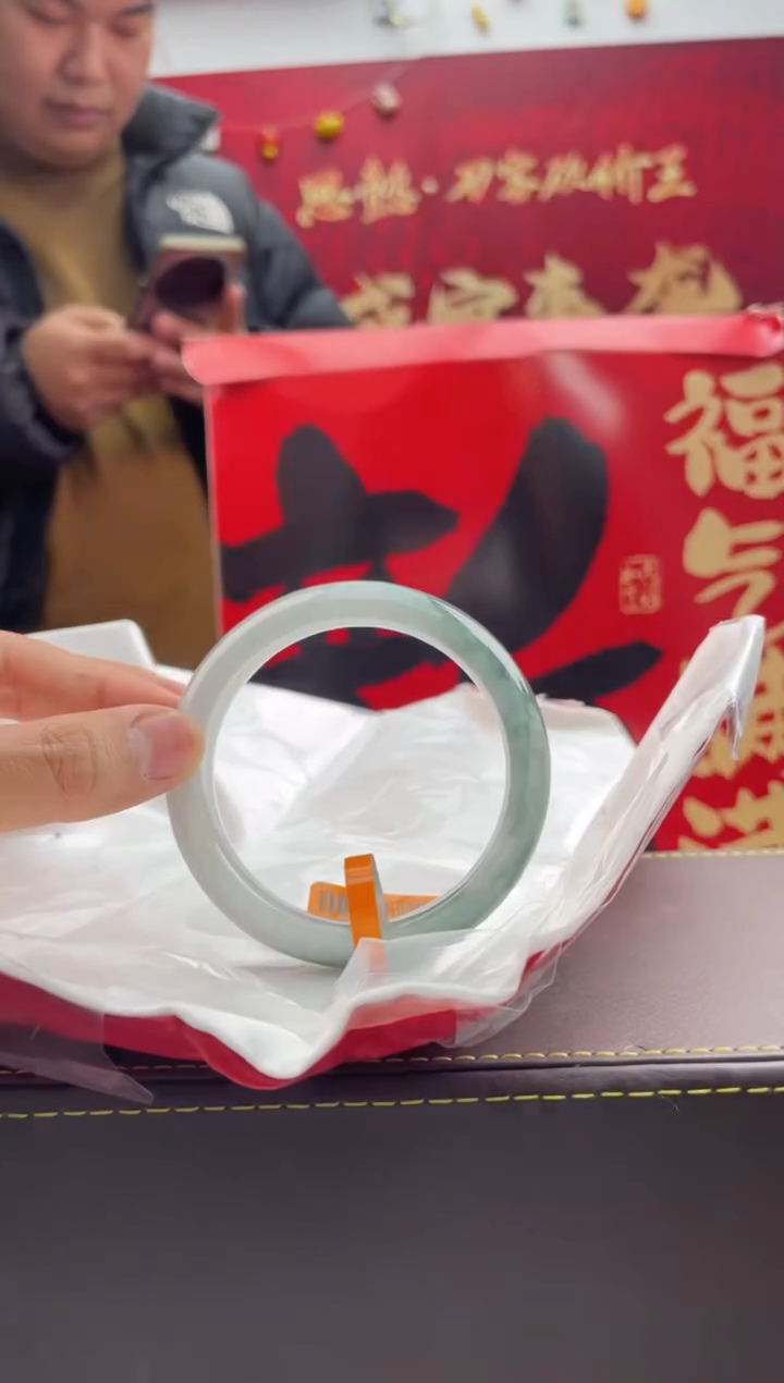 【闪购商品】翡翠手镯未镶嵌71翡翠手镯（微瑕）