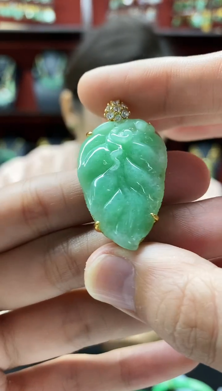 颈饰未镶嵌翡翠吊坠