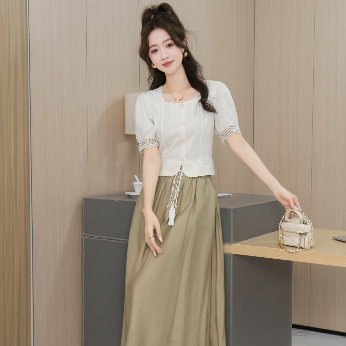 【芊朵 】法式方领设计镂空泡泡袖上衣中长款显瘦收腰半身裙套装女