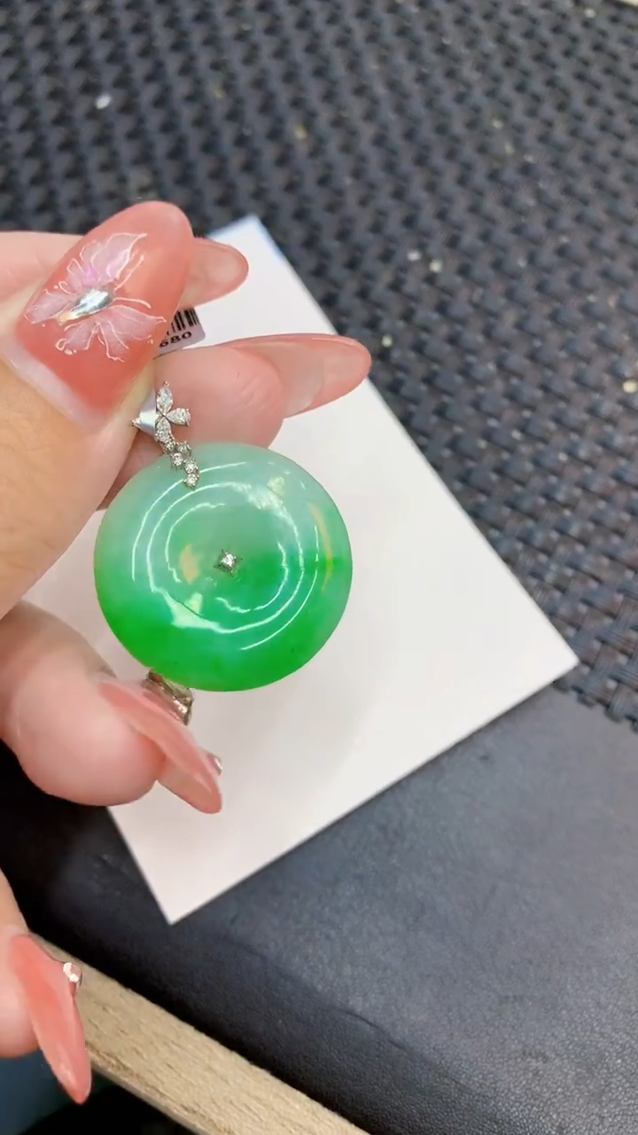 颈饰18K金镶嵌翡翠1