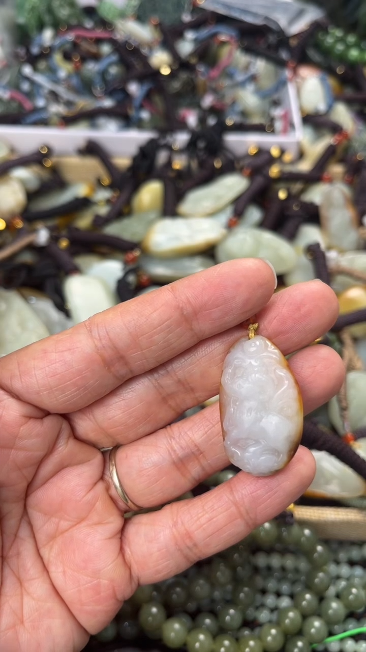 【闪购商品】和田玉颈饰未镶嵌多样性发货没有证书拍一发一有瑕