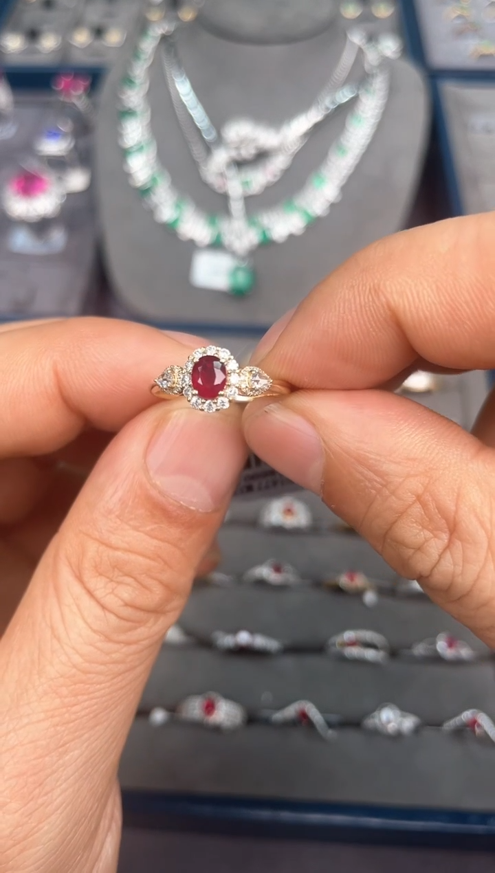 【闪购商品】红宝石戒指18K金镶嵌/0.67ct/无烧鸽血红