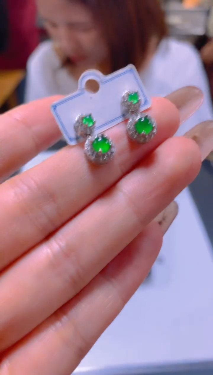 未镶嵌翡翠耳饰多样性发一