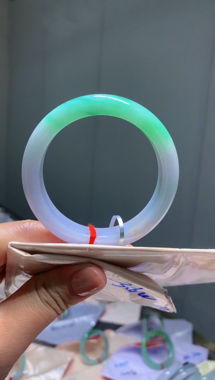 翡翠手镯（圆镯）未镶嵌43翡翠手镯圈口53