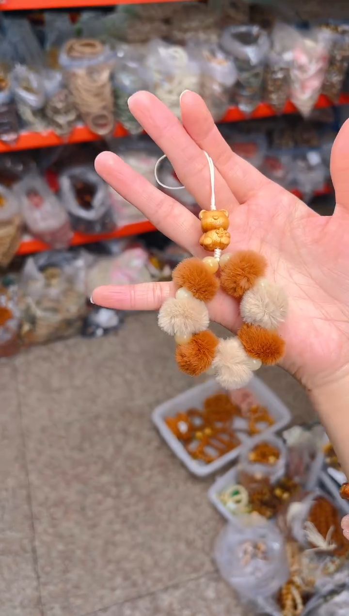 吊坠菩提根/象牙果毛毛手机链