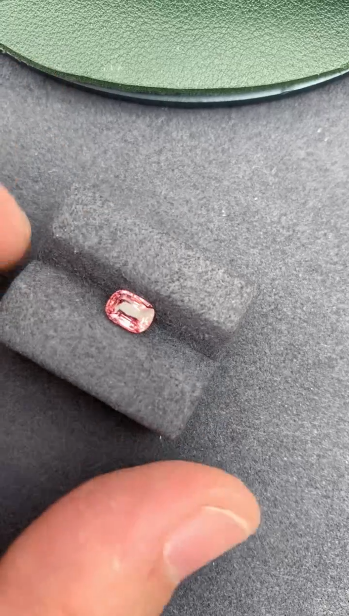 【闪购商品】彩色蓝宝石裸石未镶嵌1ct 帕帕拉恰