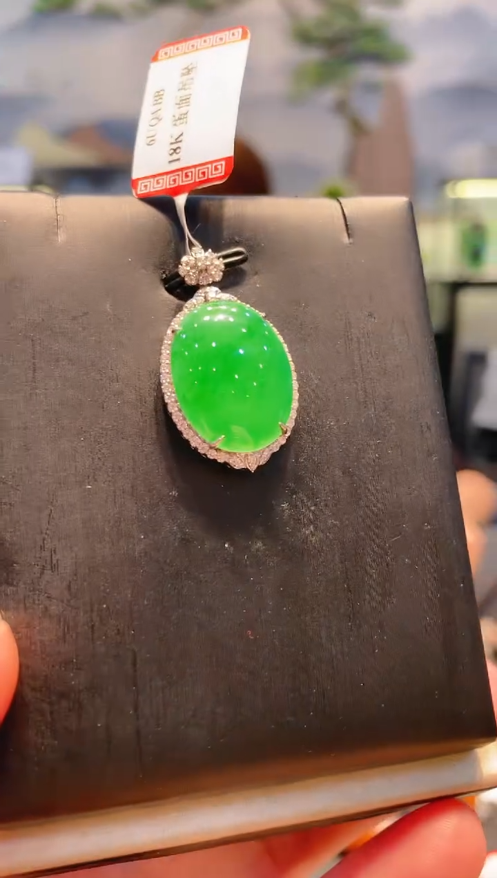 翡翠18K金镶嵌颈饰翡翠72