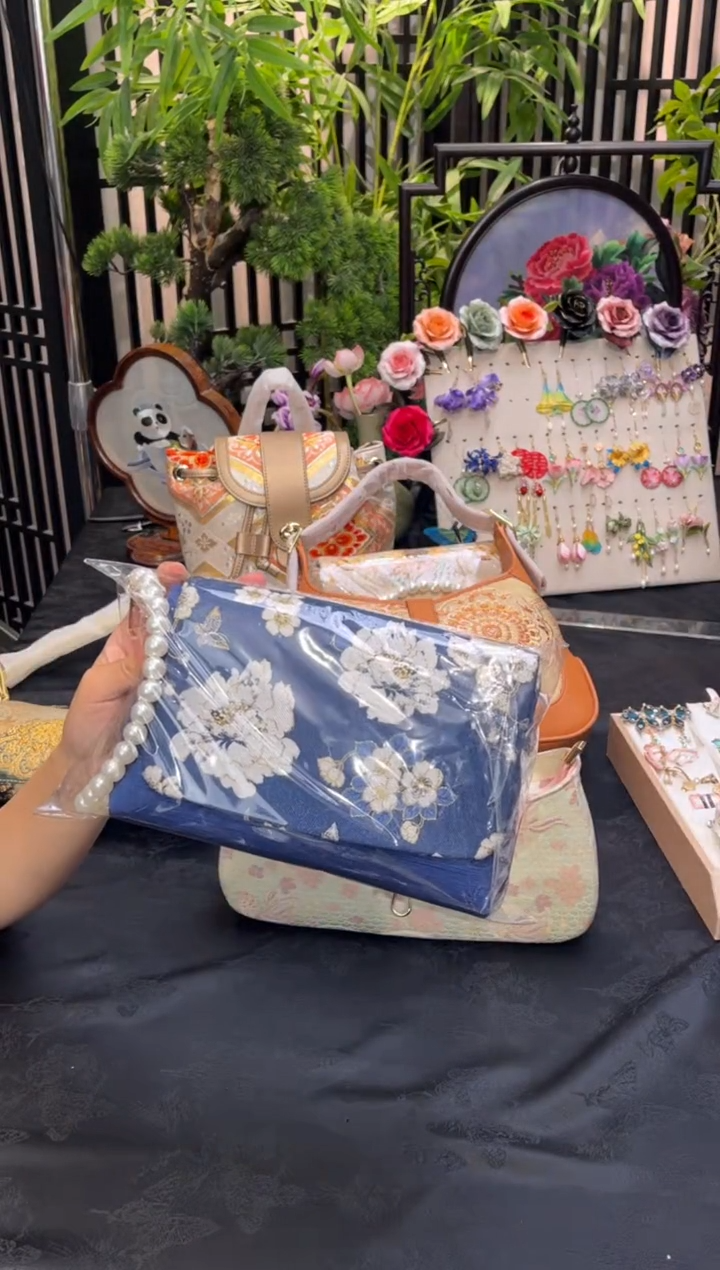 织绣C****.非遗苏绣手工饰品