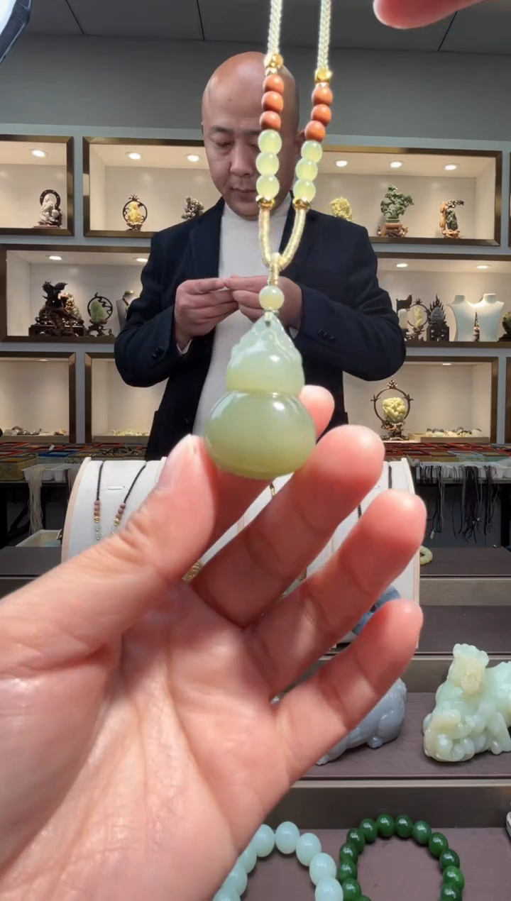 颈饰未镶嵌和田玉苏