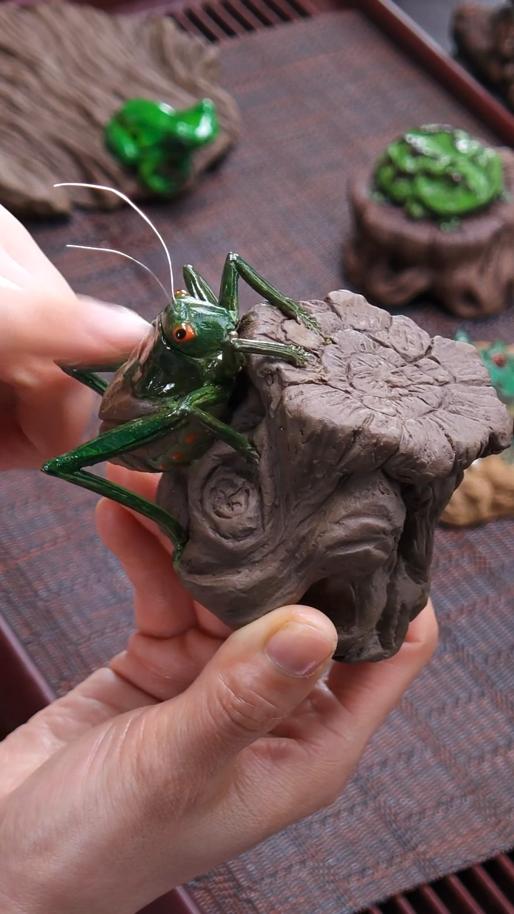 【闪购商品】紫砂盖置刘祖铭《蝈蝈盖置》