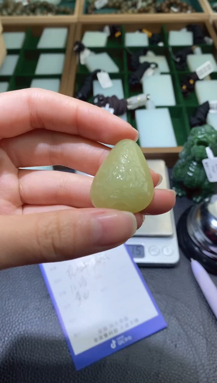 定制和田玉且末黄口吊坠