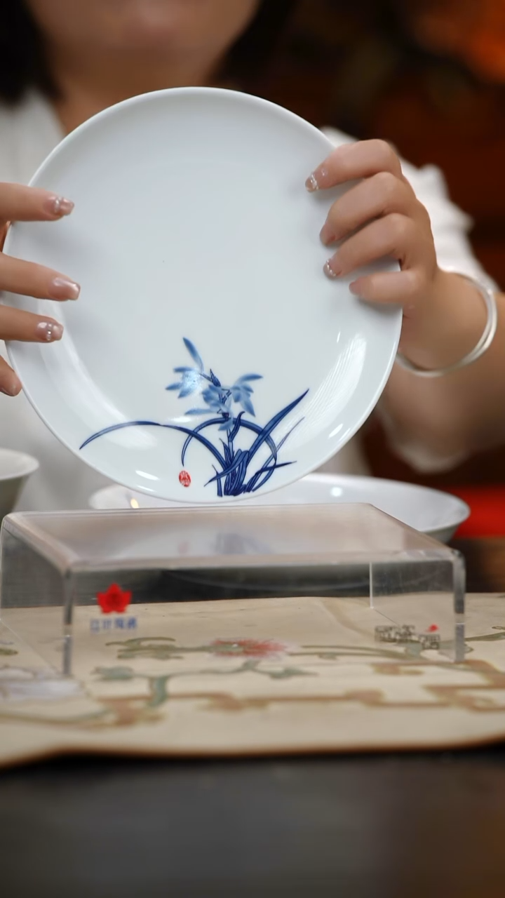 1个正价兰香四溢8寸呙盘