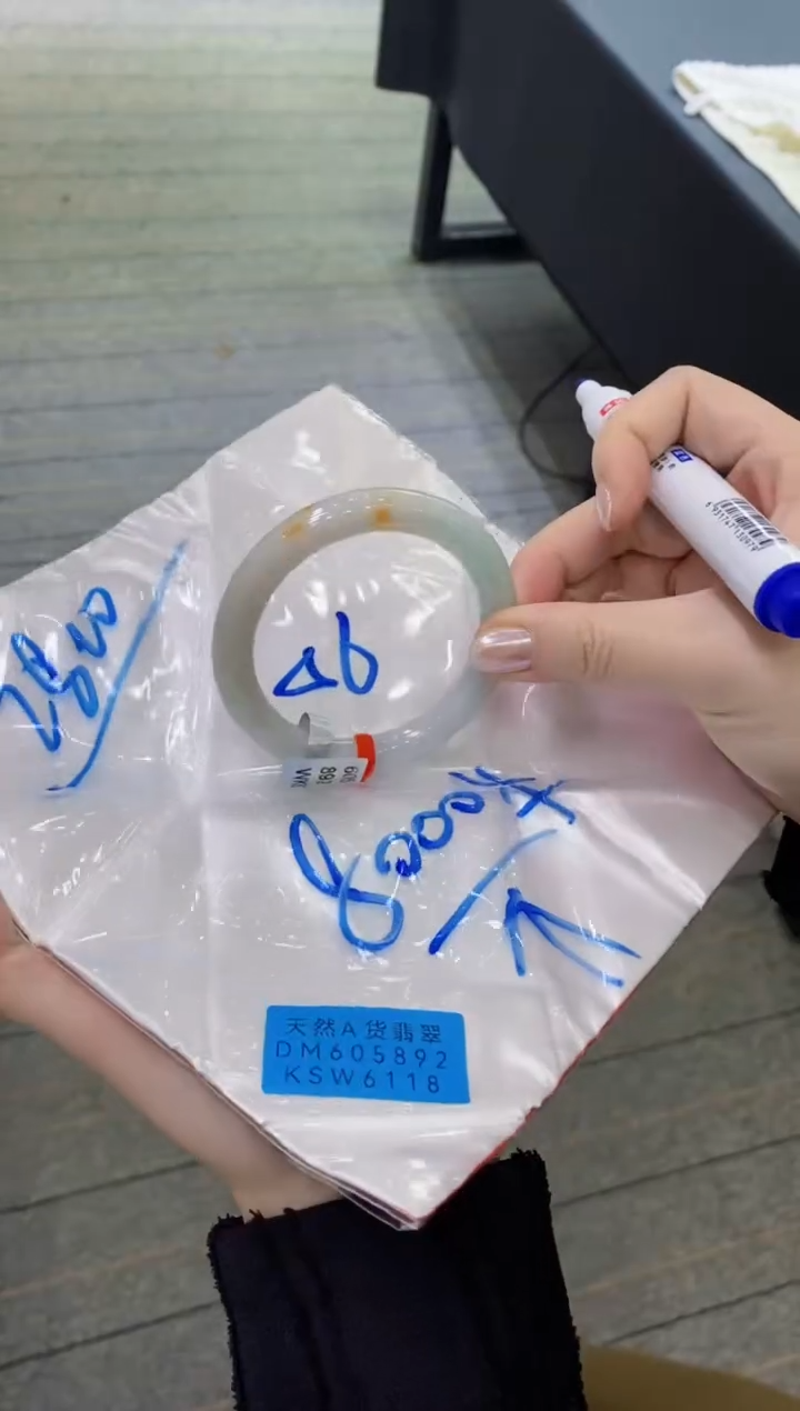 【闪购商品】翡翠手镯未镶嵌            