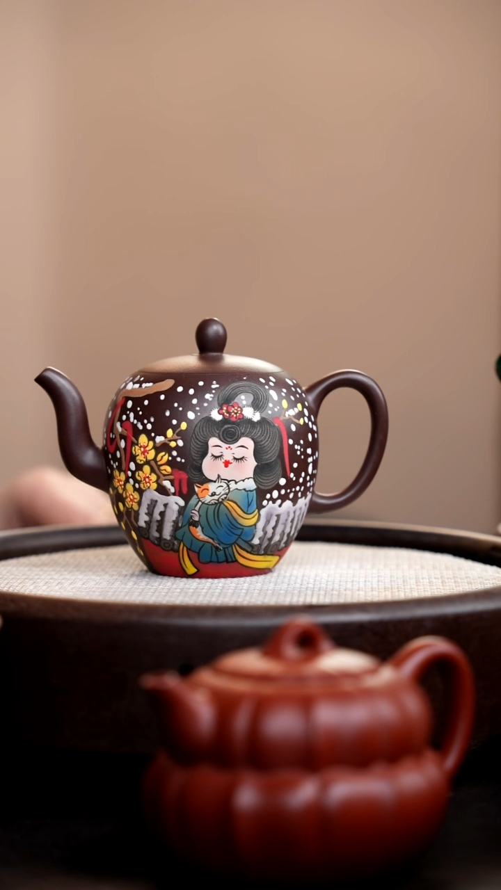 茶壶紫砂紫泥美人肩泥绘唐美人雪景